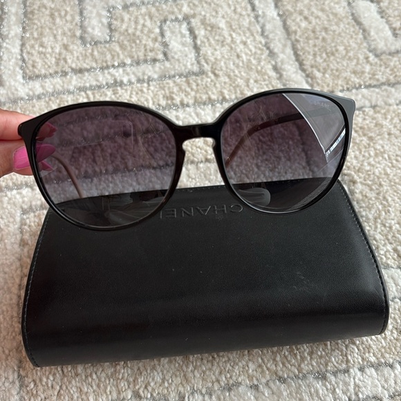 EUC Chanel 52MM Sunglasses comes in a case - Picture 2 of 7